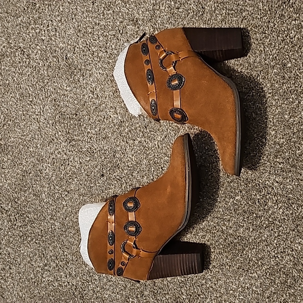 Very Volatile Hereford Whiskey Western Ankle Boots Size 7